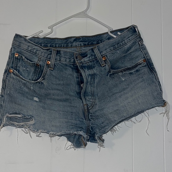 Lighwash Levi Jean Shorts - Levi Strauss & Co - Picture 1 of 2
